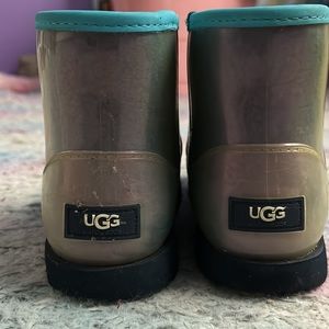 Ugg… size 4 … Good condition… Great for the winter, snow and/or rain…